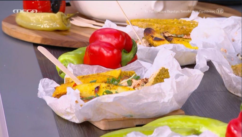 Ο Τίμος Ζαχαράτος μάς ετοιμάζει πιπεριές με τυριά στον φούρνο