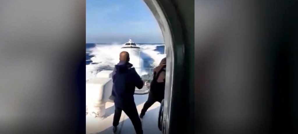 Φαρμακονήσι: Καρέ καρέ οι επικίνδυνοι ελιγμοί τουρκικής ακταιωρού για να εμβολίσει σκάφος του λιμενικού