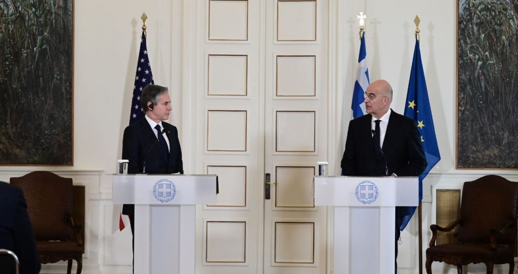 Νίκος Δένδιας: «Η Ελλάδα δεν επιδιώκει ανταλλάγματα μέσω της βοήθειας που παρέχει για τον σεισμό στην Τουρκία»