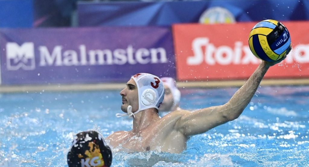 Πόλο: Ερυθρόλευκη η κορυφή με το 13 – 7 επί της Ραντνίσκι στον Πειραιά