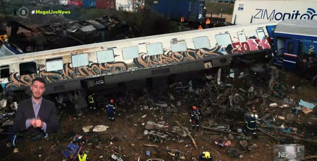 Τραγωδία στα Τέμπη: Στα «μαύρα» 57 οικογένειες για τις ζωές που χάθηκαν