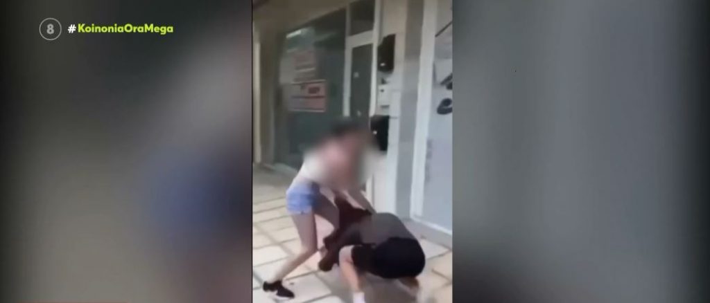 Θεσσαλονίκη: Απίστευτος ξυλοδαρμός ανήλικης από συμμαθήτριές της έξω από πιτσαρία