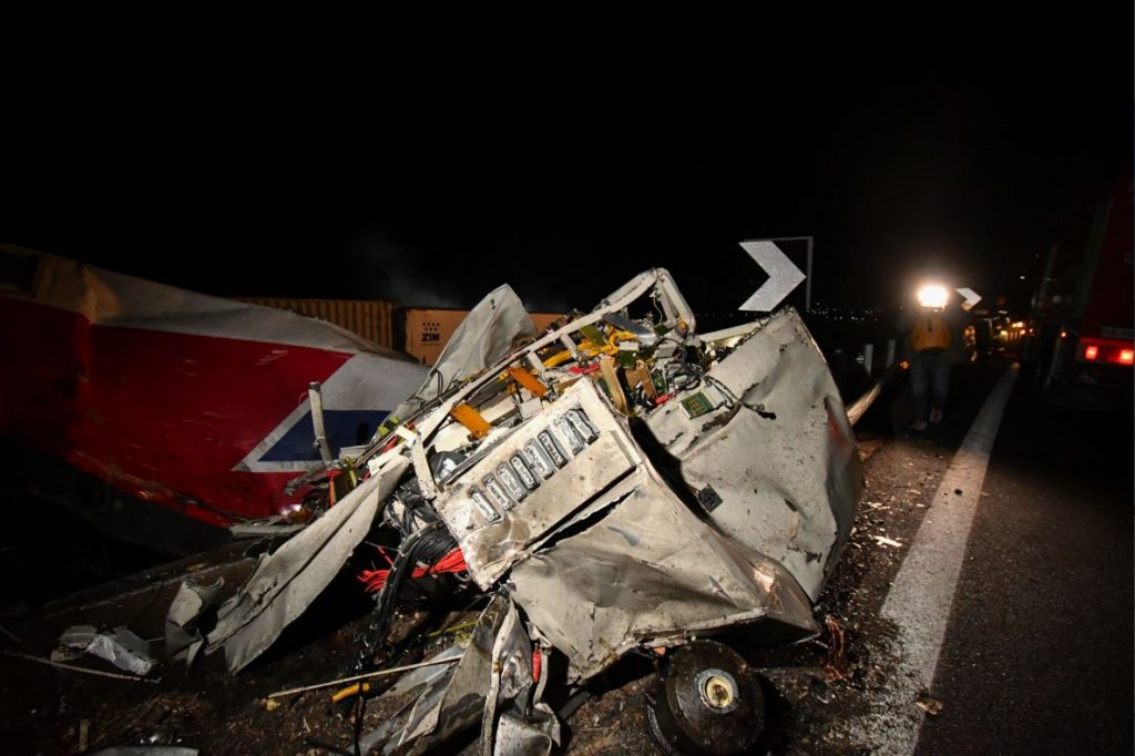 Εθνική τραγωδία στα Τέμπη: Σφοδρή σύγκρουση τρένων – Τουλάχιστον 38 νεκροί, 66 τραυματίες & εγκλωβισμένοι στα βαγόνια