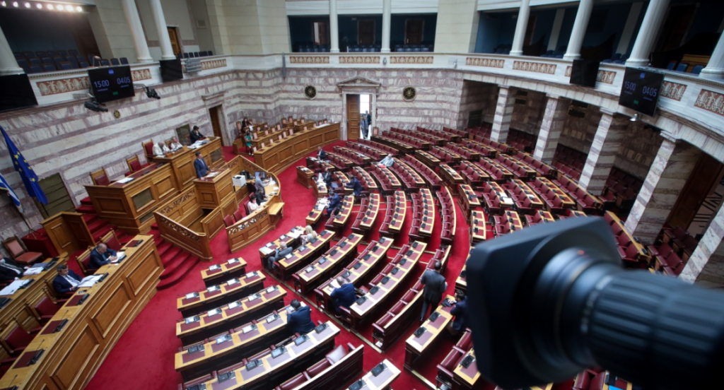 ΣΥΡΙΖΑ: Θα ψηφίσει το νομοσχέδιο για τη στήριξη των συγγενών των θυμάτων από την τραγωδία στα Τέμπη