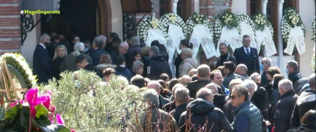 Τέμπη: Ανείπωτος πόνος και οδύνη στις 13 κηδείες των θυμάτων
