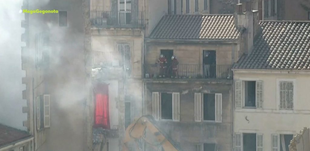 Μασσαλία: Μάχη με το χρόνο για να βρουν επιζώντες κάτω από τα ερείπια