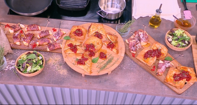 Ο Γιώργος Τσούλης φτιάχνει τυλιχτό ταλαγάνι σε φύλλο κρούστας με μαρμελάδα ντομάτας & ταλαγάνι τυλιγμένο με προσούτο, μέλι & σουσάμι