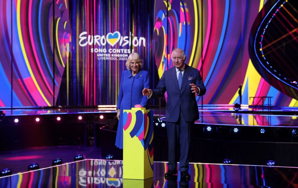 Μεγάλη Βρετανία: Στην σκηνή της Eurovision το βασιλικό ζεύγος λίγο πριν την στέψη