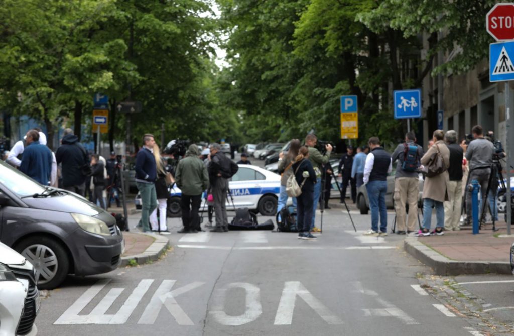 Βελιγράδι: Συνελήφθησαν οι γονείς του ανήλικου που σκόρπισε τον θάνατο σε σχολείο – Βρέθηκε λίστα με τα θύματα