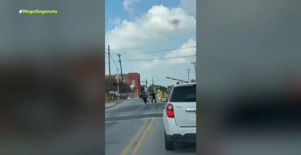 Ρωσία: Οδηγός μηχανής τραυματίστηκε σοβαρά όταν συγκρούστηκε με πυροσβεστικό