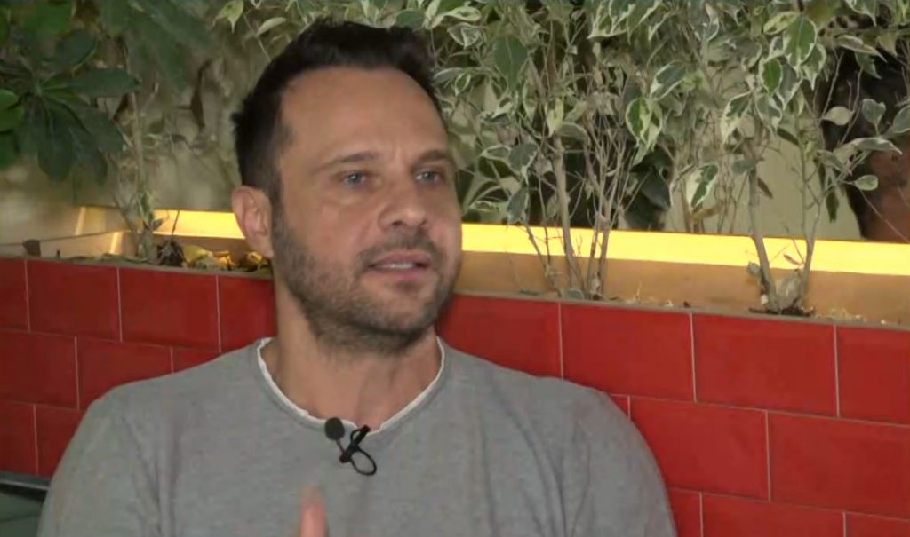 Μέμος Μπεγνής: «Άτομα που μπλόκαρα στα social media έκαναν δεύτερο προφίλ και μου ζήταγαν το λόγο»