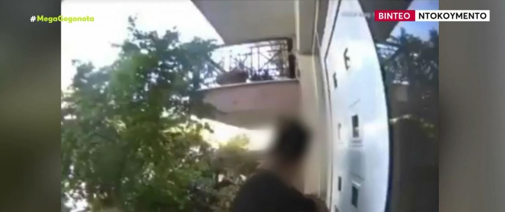 Φόβος και τρόμος από τις δύο γυναίκες που ανοίγουν σπίτια με πιστωτική κάρτα