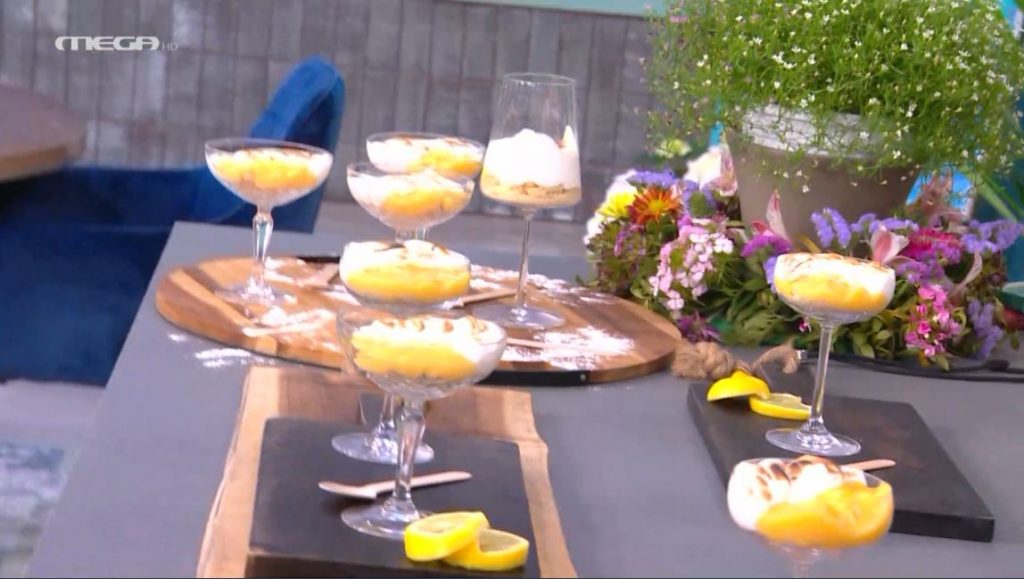 Ο Τίμος Ζαχαράτος μάς ετοιμάζει τάρτα με λεμόνι