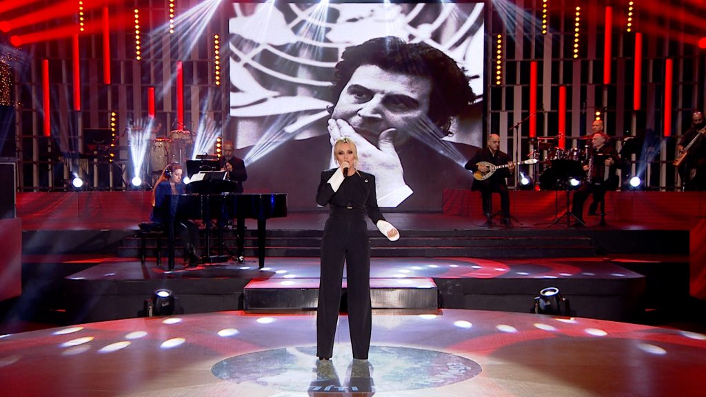 «Της δικαιοσύνης ήλιε νοητέ» τραγουδούν όλοι οι τηλεθεατές του MEGA