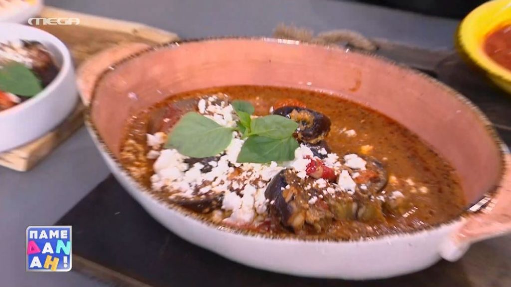 Ο Τίμος Ζαχαράτος μάς ετοιμάζει μελιτζάνες σαγανάκι