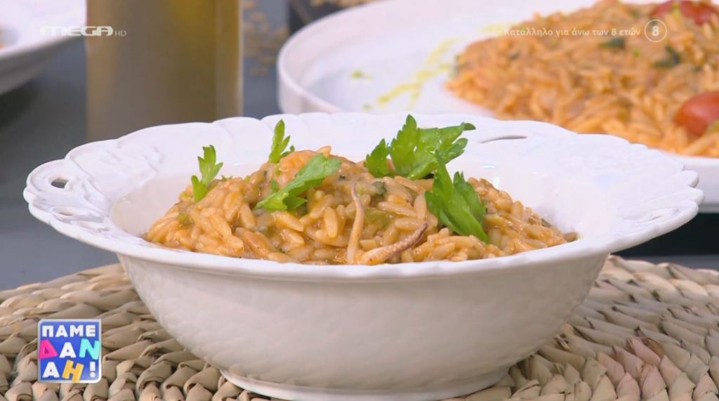 Ο Τίμος Ζαχαράτος μάς ετοιμάζει κριθαρότο θαλασσινών