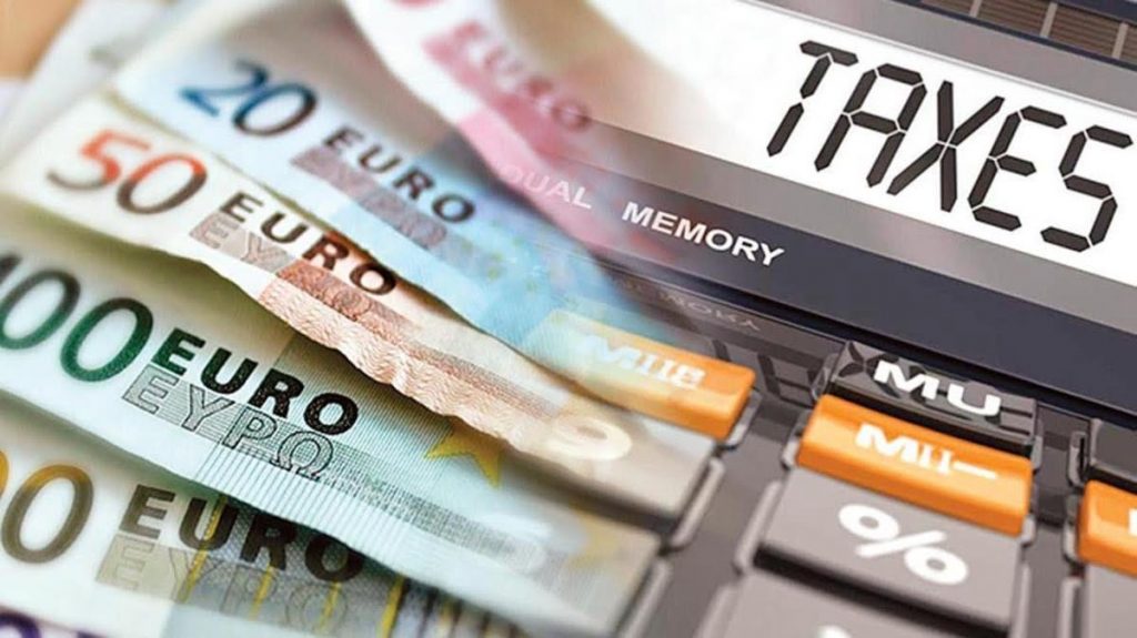 Φόρος εισοδήματος: Πόσο θα μειωθεί η παρακράτηση από την αύξηση του αφορολόγητου