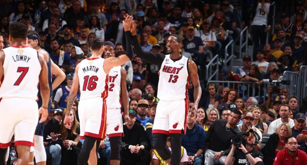 NBA: Οι Χιτ «έσπασαν» την έδρα των Νάγκετς & ισοφάρισαν τους τελικούς