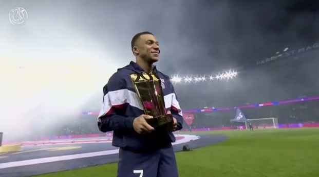 Κιλιάν Εμπαπέ: Αποθεωτική υποδοχή στο Καμερούν