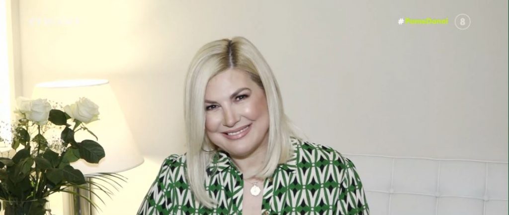 «Vintage Stories»: Η Ράνια Θρασκιά διηγείται άγνωστες ιστορίες από την επιτυχημένη κοινωνική εκπομπή «Κοιτάω μπροστά»