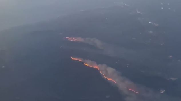 Μαίνεται για έκτη συνεχόμενη ημέρα η φωτιά στη Ρόδο – Εικόνες βιβλικής καταστροφής