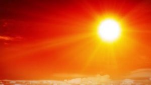 Καύσωνας: Οδηγός επιβίωσης – Ποιοι πρέπει να προσέχουν, πώς θα προστατευτείτε