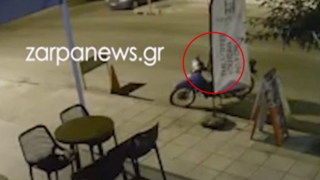 Χανιά: Έκλεψε το μηχανάκι διανομέα έξω από επιχείρηση – Βίντεο ντοκουμέντο