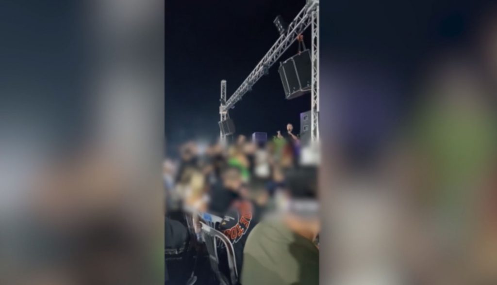 Παρατράγουδα μπροστά σε Γονίδη και Οικονομόπουλο – Ξέσπασαν οι καλλιτέχνες επί σκηνής