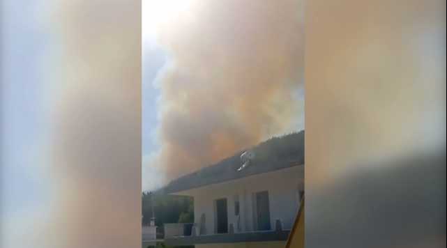 Φωτιά στην Τρίπολη: Τέθηκε υπό έλεγχο – Προσαγωγή ενός υπόπτου για εμπρησμό