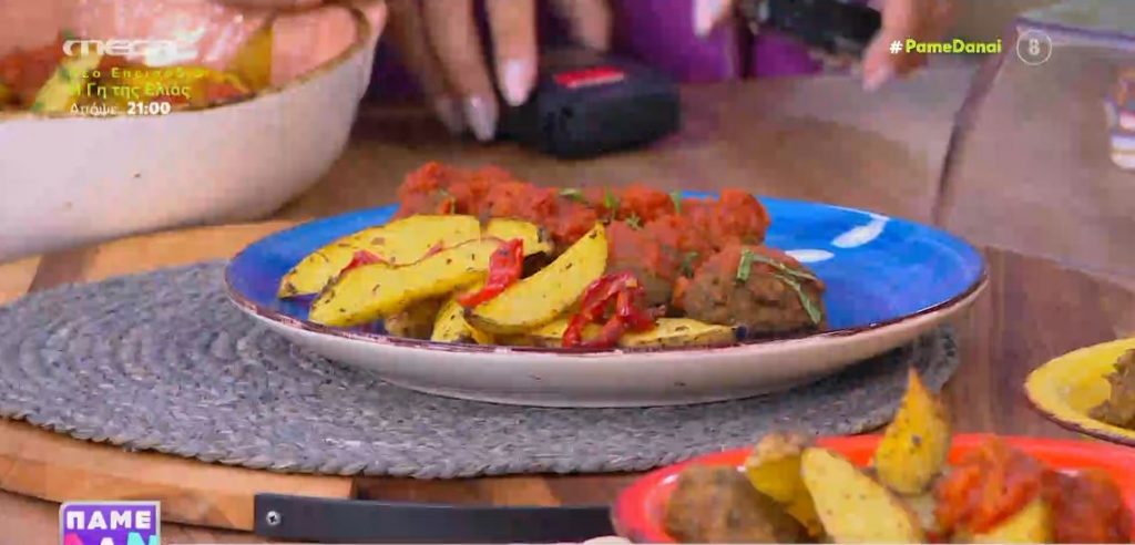 Ο Τίμος Ζαχαράτος μάς ετοιμάζει κεφτεδακια με φακή και μανιτάρια