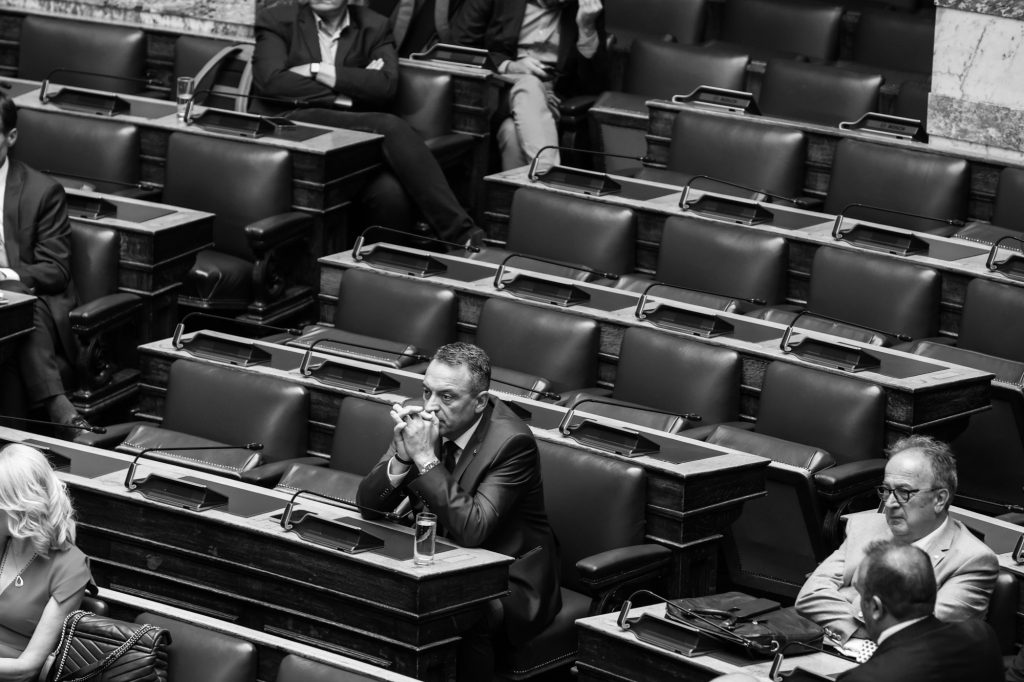 Βασίλης Στίγκας: Μόνος και έρημος στα έδρανα της Βουλής ο πρόεδρος των «Σπαρτιατών»