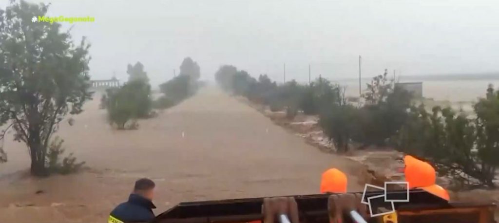 Κακοκαιρία Daniel: Δραματικές διασώσεις στα πλημμυρισμένα χωριά της Θεσσαλίας
