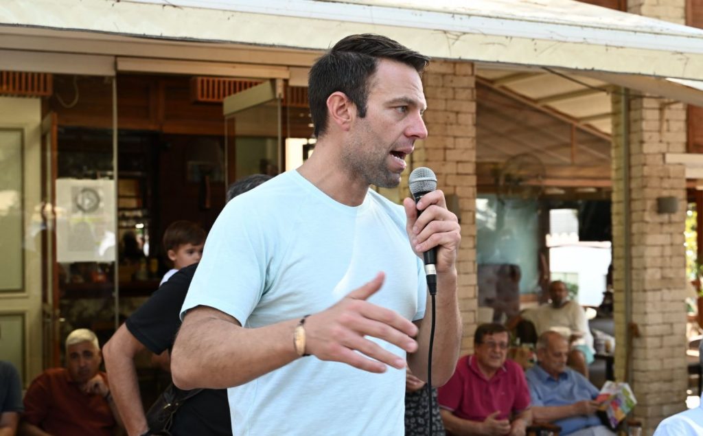 ΣΥΡΙΖΑ: Στο πλευρό του Στέφανου Κασσελάκη οι γονείς του κι ο αδελφός του