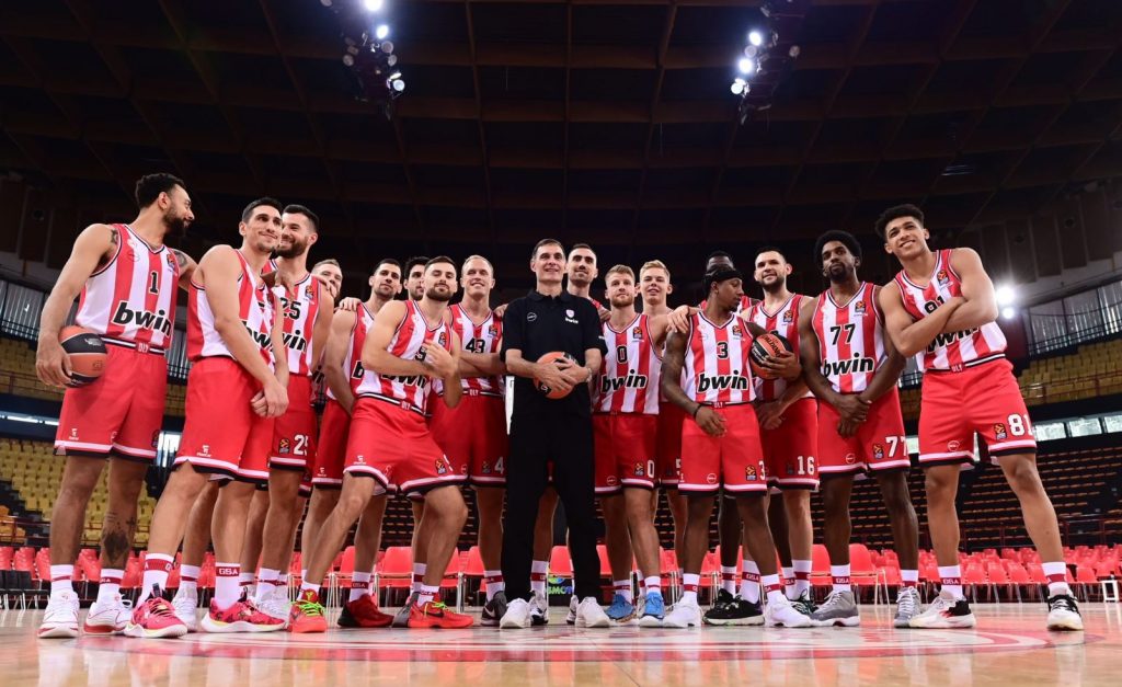 Ολυμπιακός: Παρουσιάστηκαν οι φανέλες της νέας σεζόν