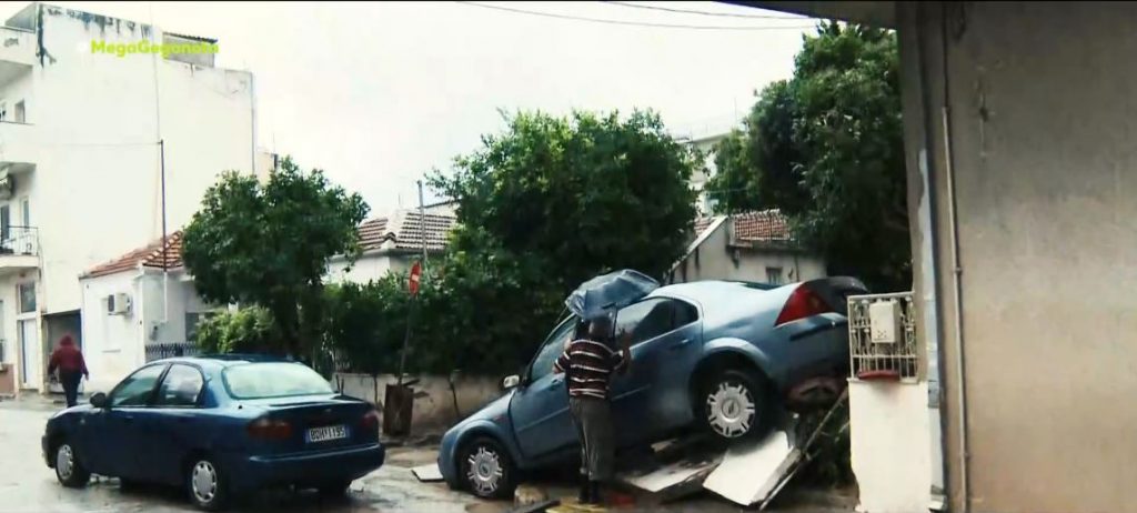 Βόλος: Απελπιστική και σήμερα η κατάσταση – Δρόμοι ποτάμια και δραματικοί απεγκλωβισμοί κατοίκων