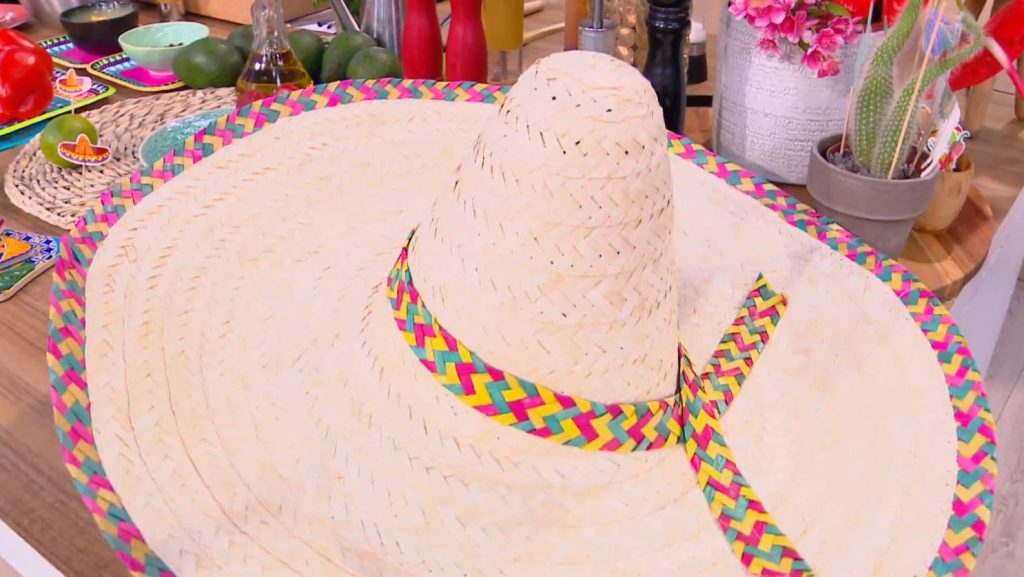 Ο Τίμος Ζαχαράτος μάς ετοιμάζει μεξικάνικα μπουρίτος