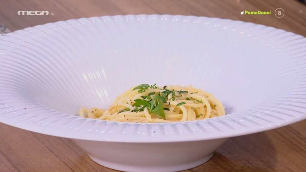 Ο Τίμος μάς ετοιμάζει αυθεντική λαχταριστή μακαρoνάδα cacio e pepe