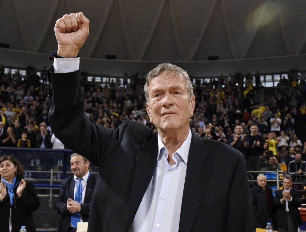 Γιάννης Ιωαννίδης: Λαϊκό προσκύνημα στο Αλεξάνδρειο – Στη Θέρμη η κηδεία του