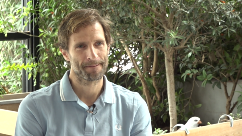 Μάξιμος Μουμούρης: «Χρωστάω ένα ‘’ευχαριστώ’’ στην γυναίκα μου»