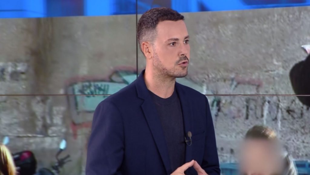 Πέτρος Κουσουλός: «Εάν δεν υπήρχαν κάμερες θα με χτύπαγαν» – Όσα συνέβησαν μεταξύ του δημοσιογράφου και των συγγενών της Πισπιρίγκου