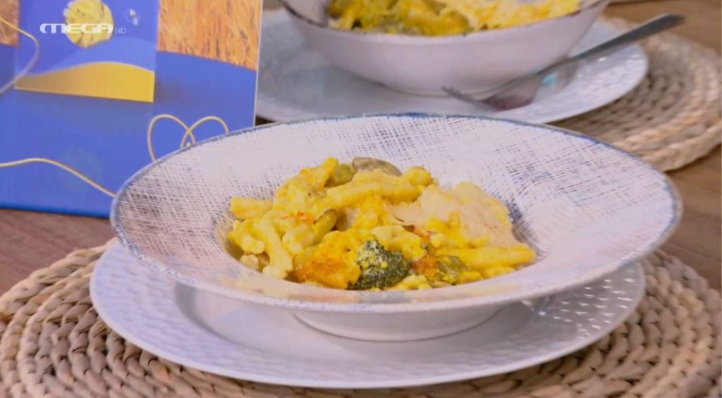 Ο Τίμος Ζαχαράτος μάς ετοιμάζει σουφλέ λαχανικών με πλεξούδες