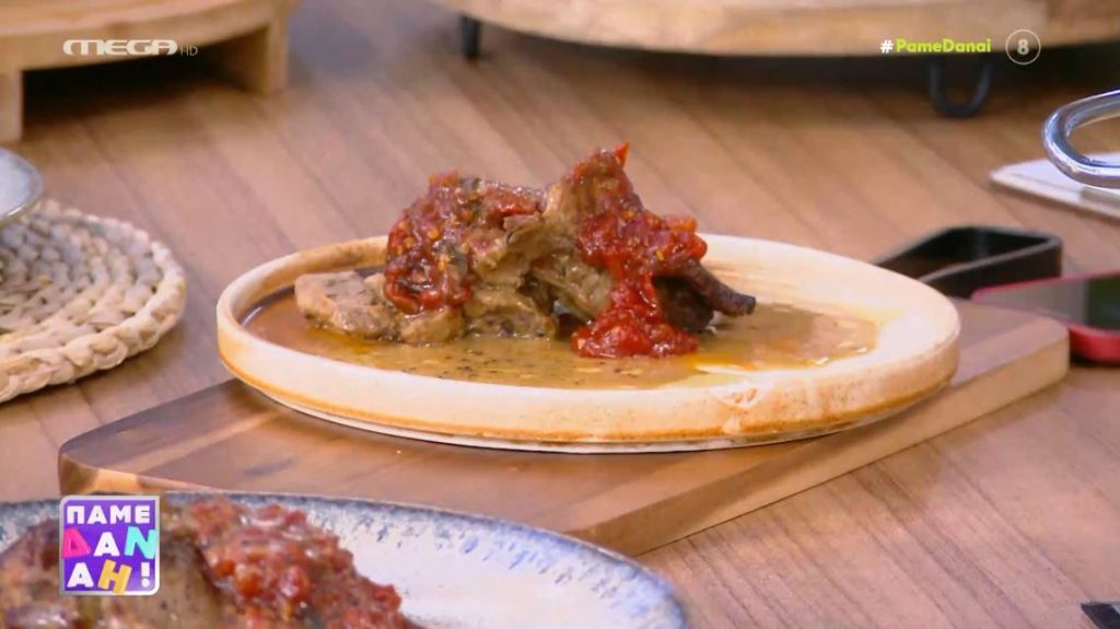 Ο Τίμος Ζαχαράτος μάς ετοιμάζει χοιρινά φιλετάκια με μαρμελάδα ντομάτας