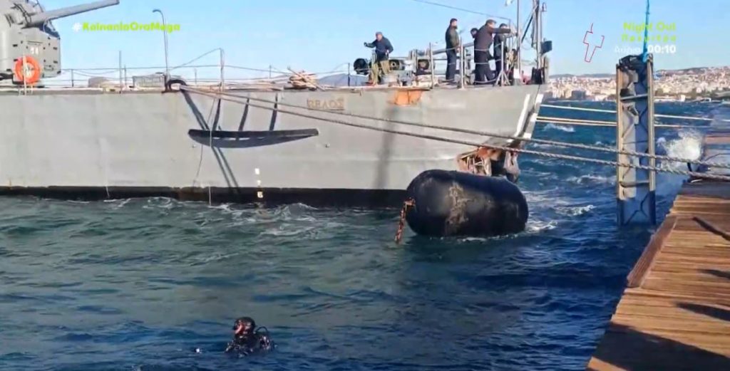 Θεσσαλονίκη: Το αντιτορπιλικό «Βέλος» προσέκρουσε στην προβλήτα και παραλίγο να βυθιστεί