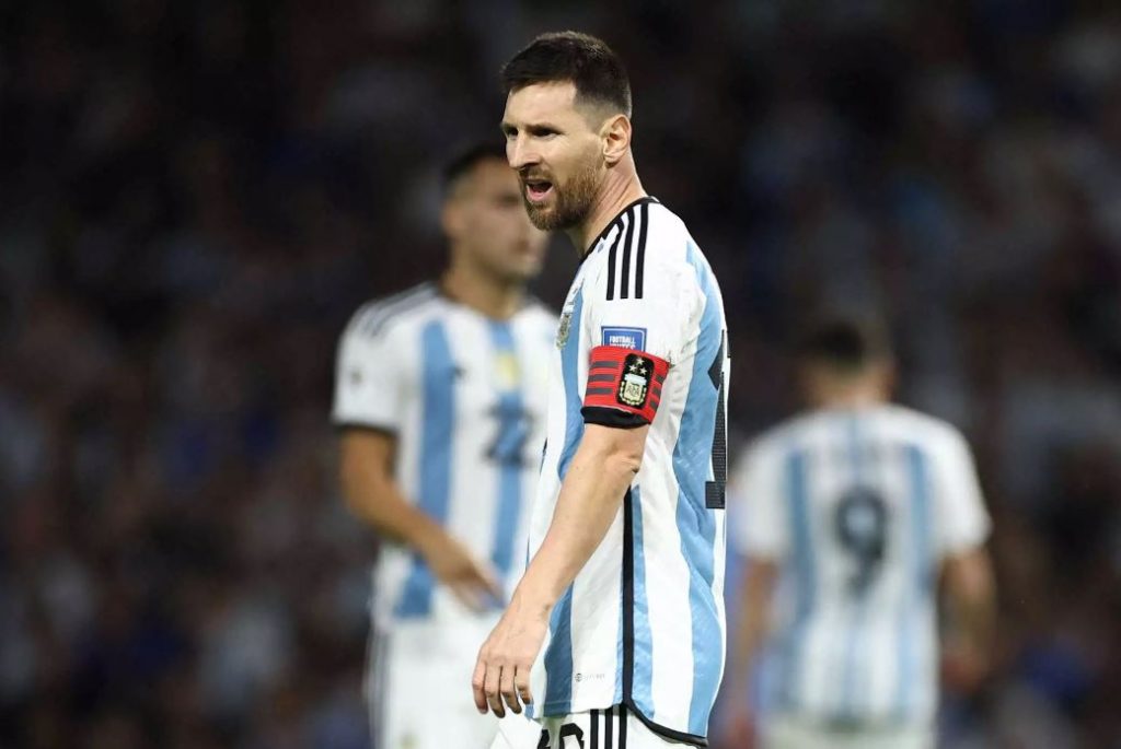 Πρώτη ήττα για την «Αλμπισελέστε» μετά από 25 ματς προκριματικά Μουντιάλ – Ήττα και για τη Βραζιλία