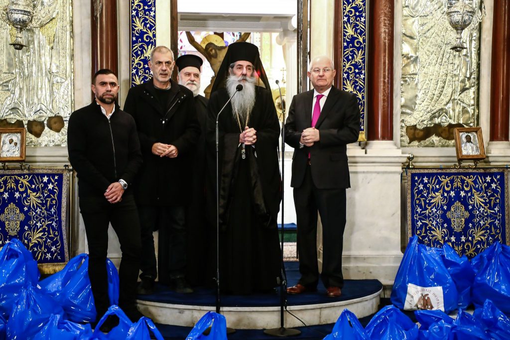 Γεύματα αγάπης από την Ιερά Μητρόπολη Πειραιώς με την αρωγή της ΠΑΕ Ολυμπιακός και του προέδρου Βαγγέλη Μαρινάκη