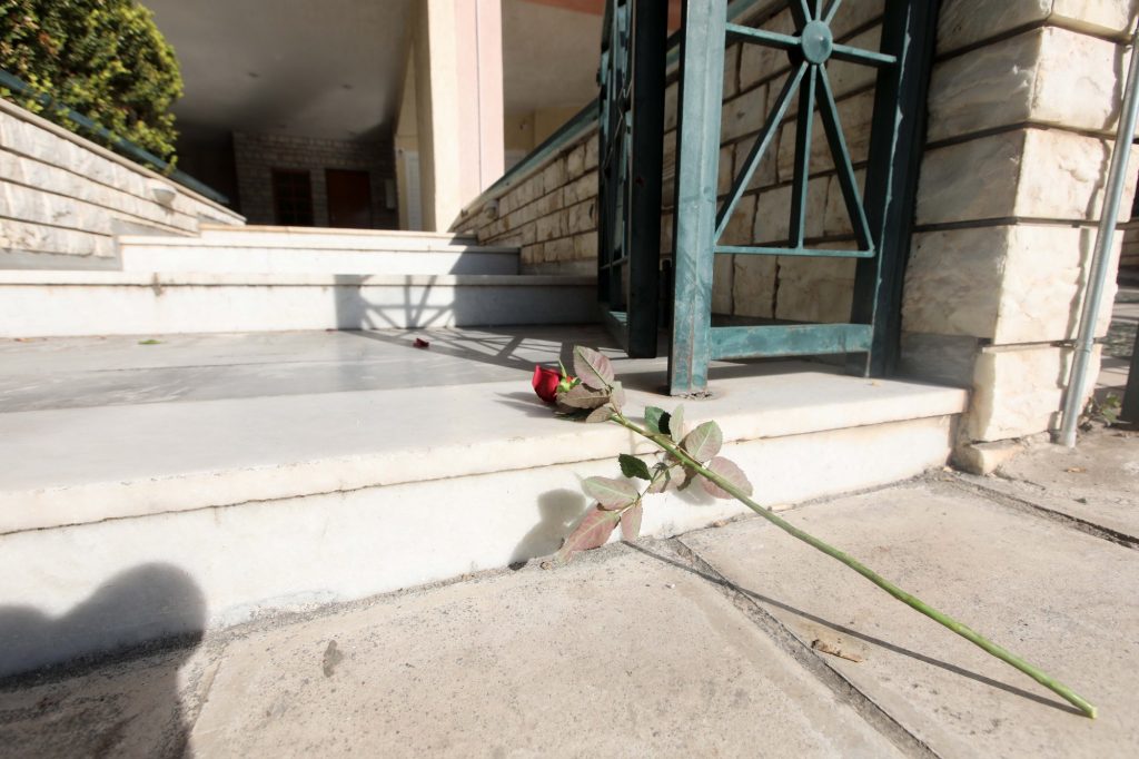 Νέα Σμύρνη: Η μητέρα του 18χρονου που σκότωσε τον αδελφό του στο Live News