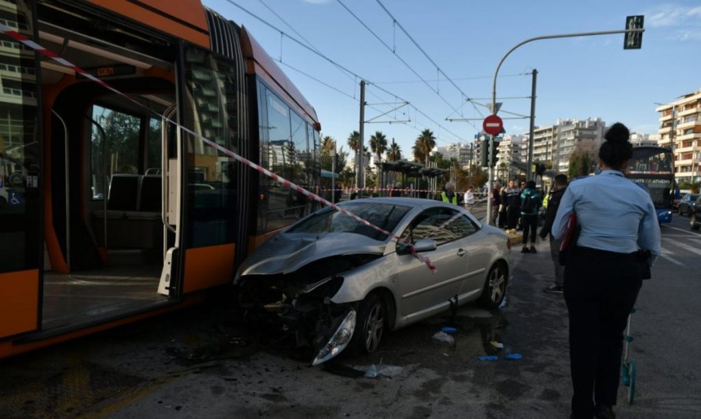 Παλαιό Φάληρο: Ενας νεκρός από τη σύγκρουση ΙΧ με τραμ