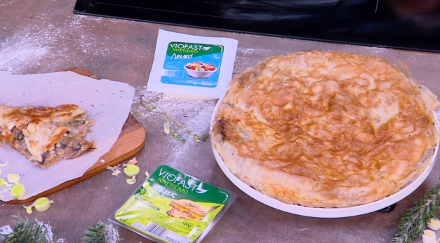 Ο Γιώργος Τσούλης φτιάχνει μανιταρόπιτα (νηστiσιμη) με φύλλο κρούστας