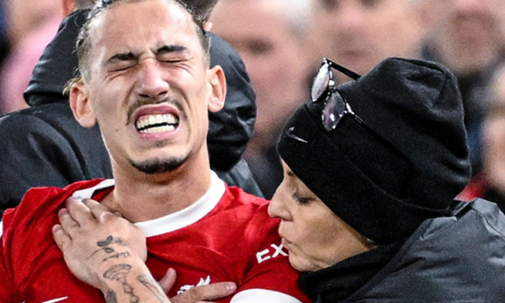 Κώστας Τσιμίκας: Αμφίβολος για τα πλέι οφ του Euro μετά από κάταγμα κλείδας