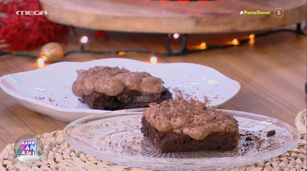 Ο Τίμος Ζαχαράτος μάς ζουμερά brownies με σοκολάτα και φουντούκια